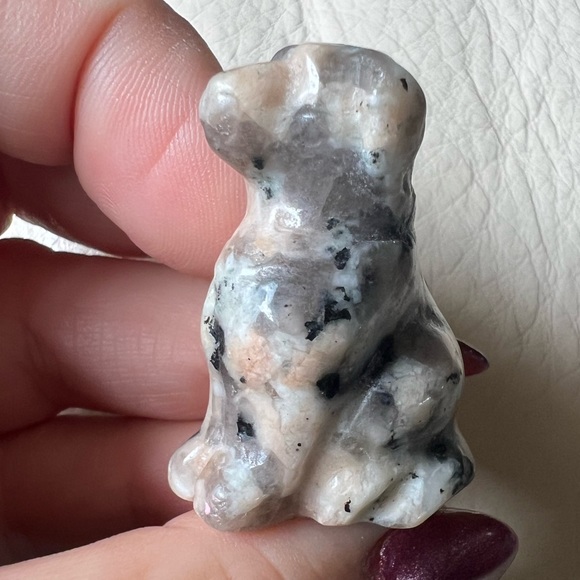 Crystal Dog Carving - Picture 4 of 5